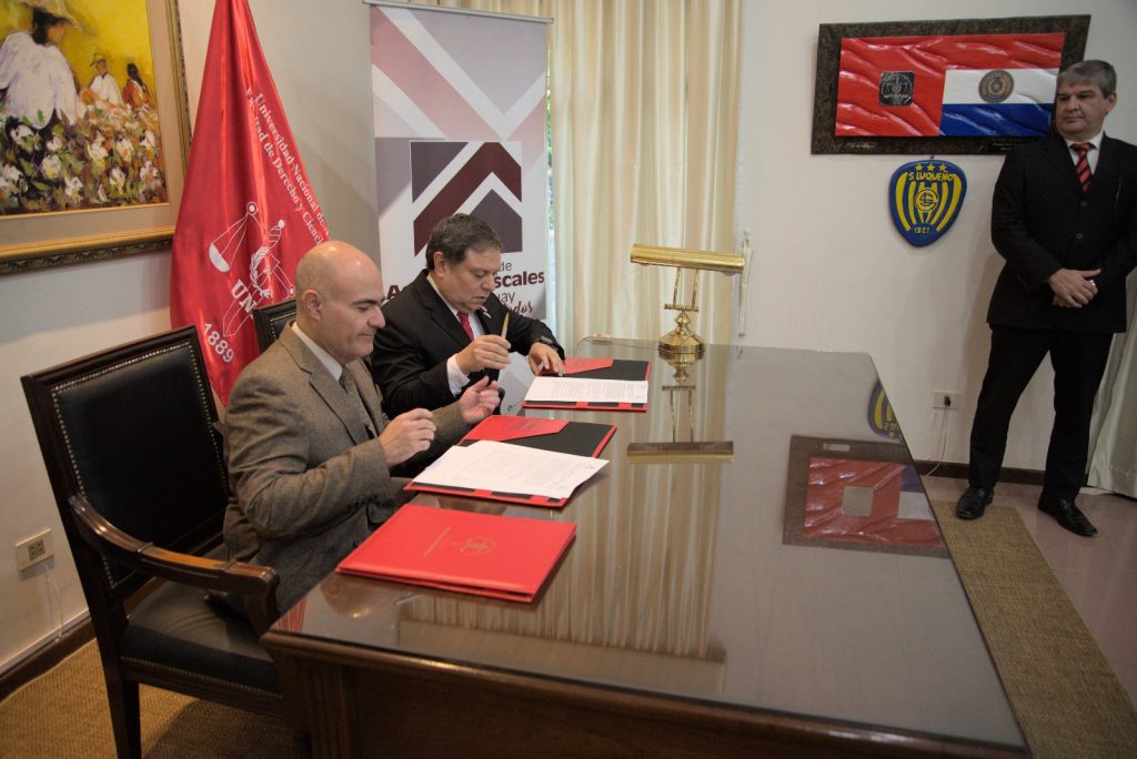 Firma de Convenio entre la Facultad de Derecho y Ciencias Sociales de la Universidad Nacional de Asunción y la Asociación de Agentes Fiscales del Paraguay